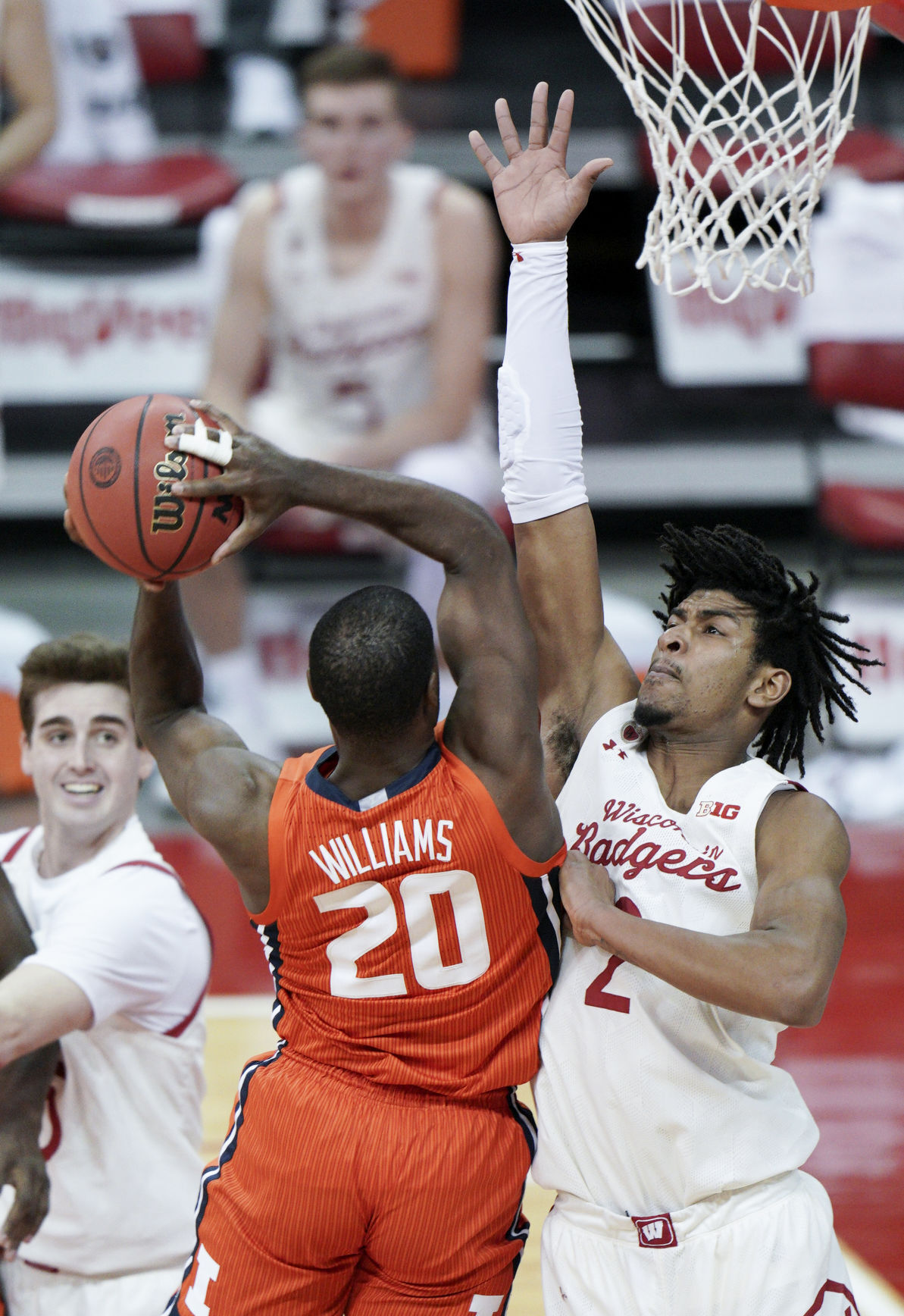 Illinois 74, UW 69